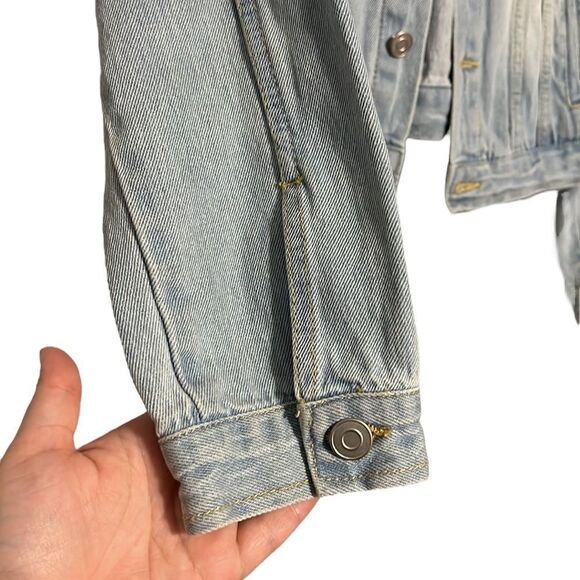 Jean Jacket Junior's Size Medium Distressed Cropped Denim Light Wash Love Tree - Picture 3 of 7